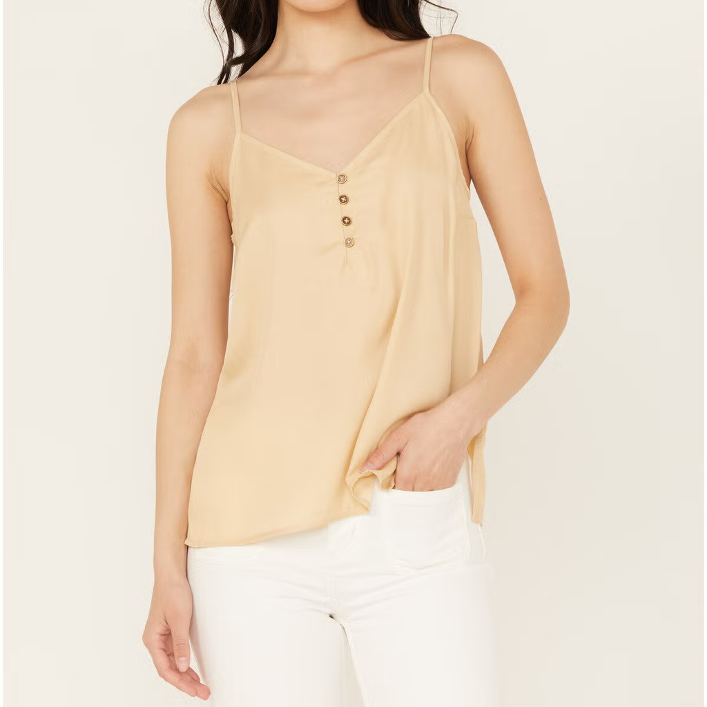 Top tirante satén cuello en V con placket henley y botones